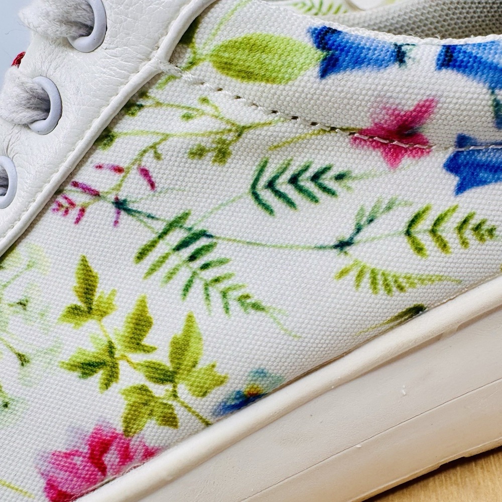 BareTraps Nishelle Sneakers Shoes Womens 7.5 White Floral Canvas Casual - Picture 2 of 8